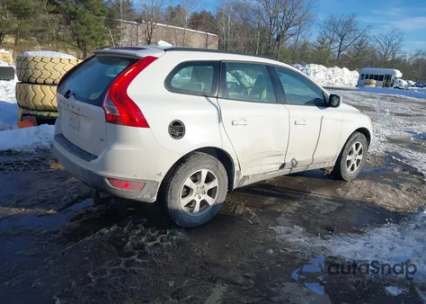 2010 Volvo Xc60 3.2 z USA, uszkodzony, nr VIN YV4960DL9A2116083